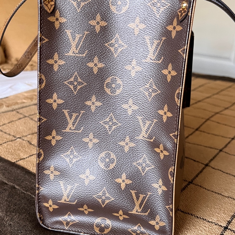 Louis Vuitton Reverse Mono On The Go MM